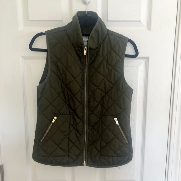 Old Navy Lightweight Puffer Vest - Picture 5 of 6